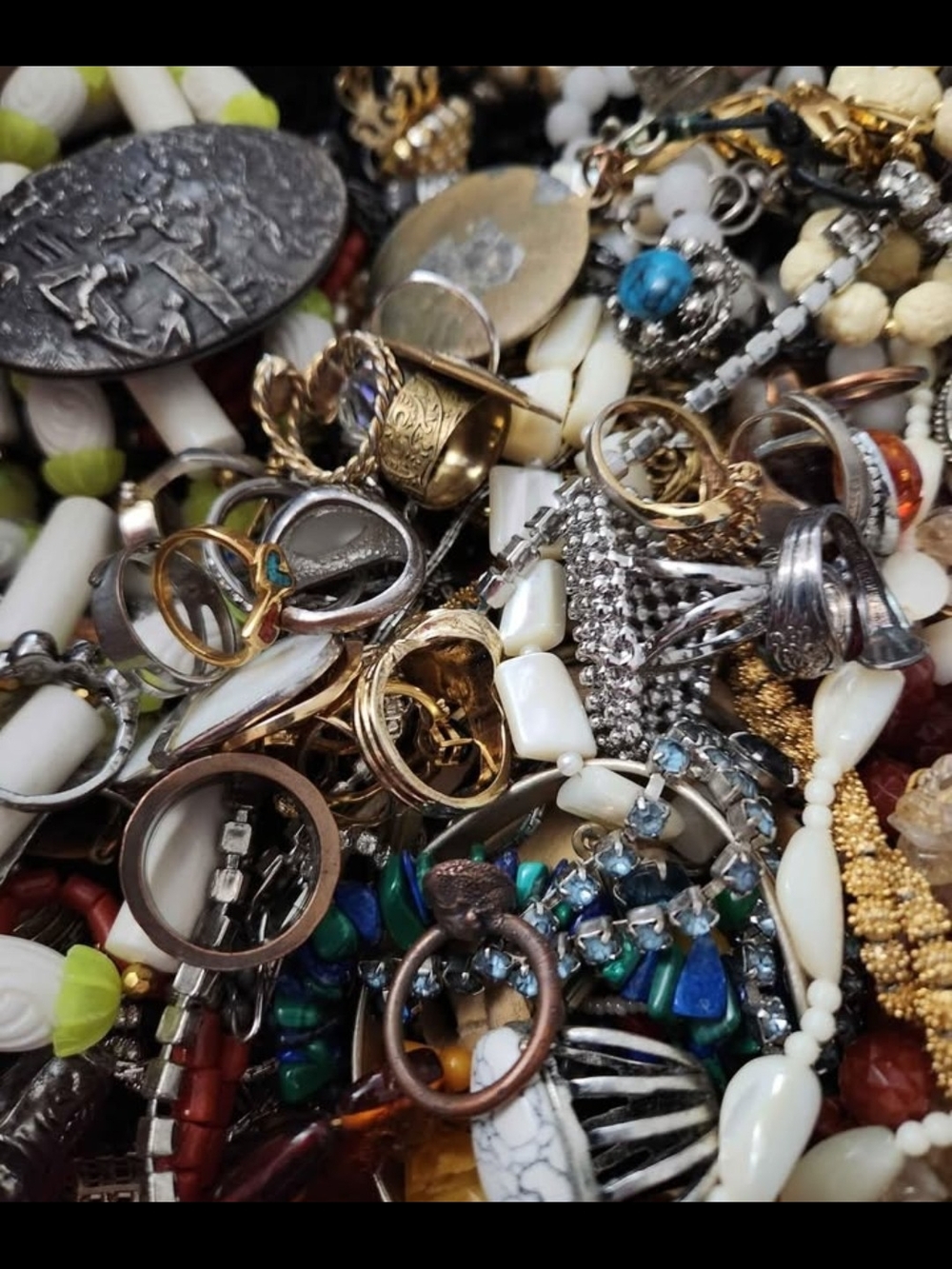 2 pounds jewelry lot costume vintage rings necklaces bracelets earrings pins - Picture 7 of 8